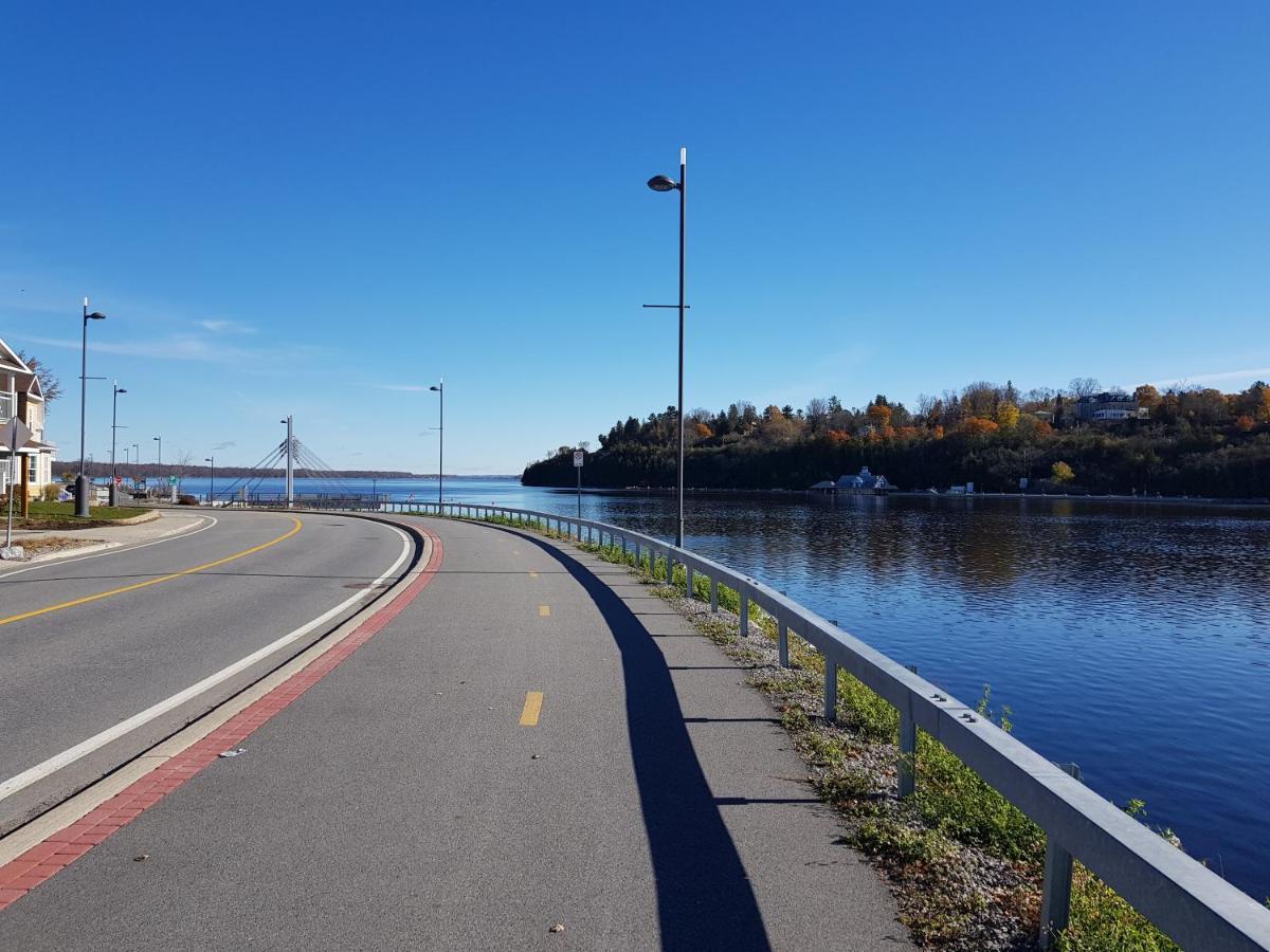 Kokomo Inn Bed And Breakfast Ottawa-Gatineau'S Only Tropical Riverfront B&B On The National Capital Cycling Pathway Route Verte #1 - For Adults Only - Chambre D'Hotes Tropical Aux Berges Des Outaouais Bnb #17542O Buitenkant foto