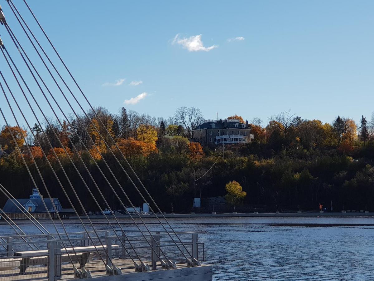 Kokomo Inn Bed And Breakfast Ottawa-Gatineau'S Only Tropical Riverfront B&B On The National Capital Cycling Pathway Route Verte #1 - For Adults Only - Chambre D'Hotes Tropical Aux Berges Des Outaouais Bnb #17542O Buitenkant foto