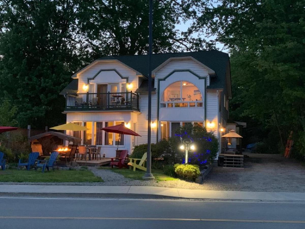 Kokomo Inn Bed And Breakfast Ottawa-Gatineau'S Only Tropical Riverfront B&B On The National Capital Cycling Pathway Route Verte #1 - For Adults Only - Chambre D'Hotes Tropical Aux Berges Des Outaouais Bnb #17542O Buitenkant foto