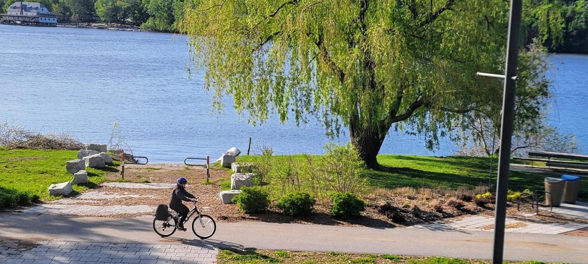 Kokomo Inn Bed And Breakfast Ottawa-Gatineau'S Only Tropical Riverfront B&B On The National Capital Cycling Pathway Route Verte #1 - For Adults Only - Chambre D'Hotes Tropical Aux Berges Des Outaouais Bnb #17542O Buitenkant foto