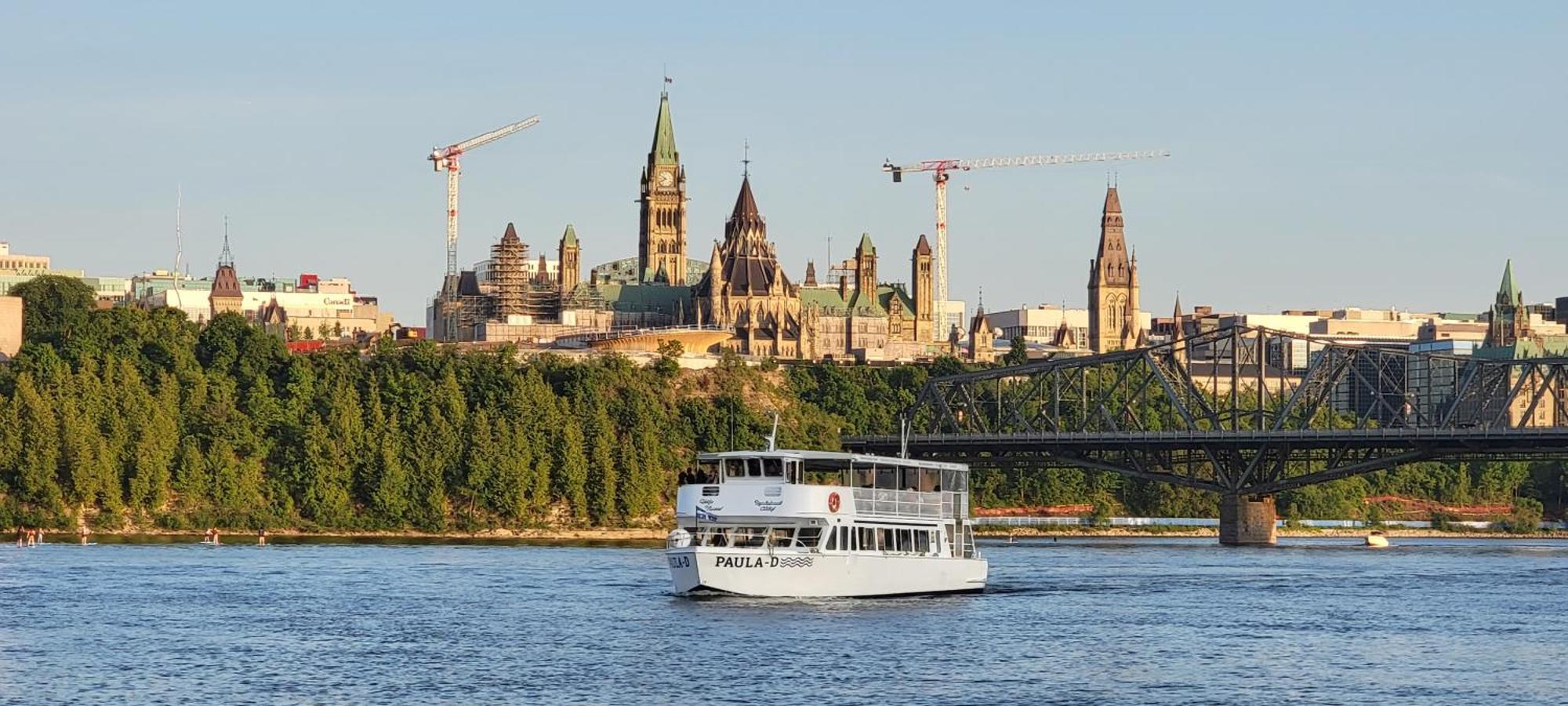 Kokomo Inn Bed And Breakfast Ottawa-Gatineau'S Only Tropical Riverfront B&B On The National Capital Cycling Pathway Route Verte #1 - For Adults Only - Chambre D'Hotes Tropical Aux Berges Des Outaouais Bnb #17542O Buitenkant foto