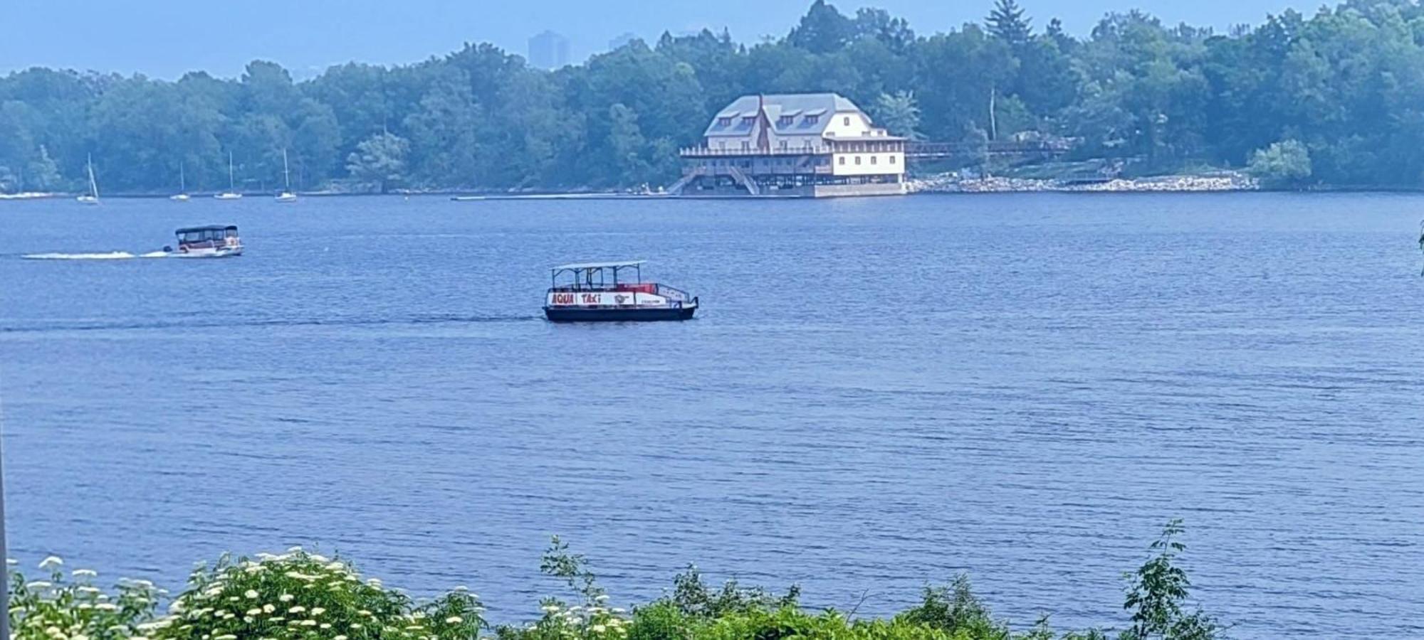 Kokomo Inn Bed And Breakfast Ottawa-Gatineau'S Only Tropical Riverfront B&B On The National Capital Cycling Pathway Route Verte #1 - For Adults Only - Chambre D'Hotes Tropical Aux Berges Des Outaouais Bnb #17542O Buitenkant foto