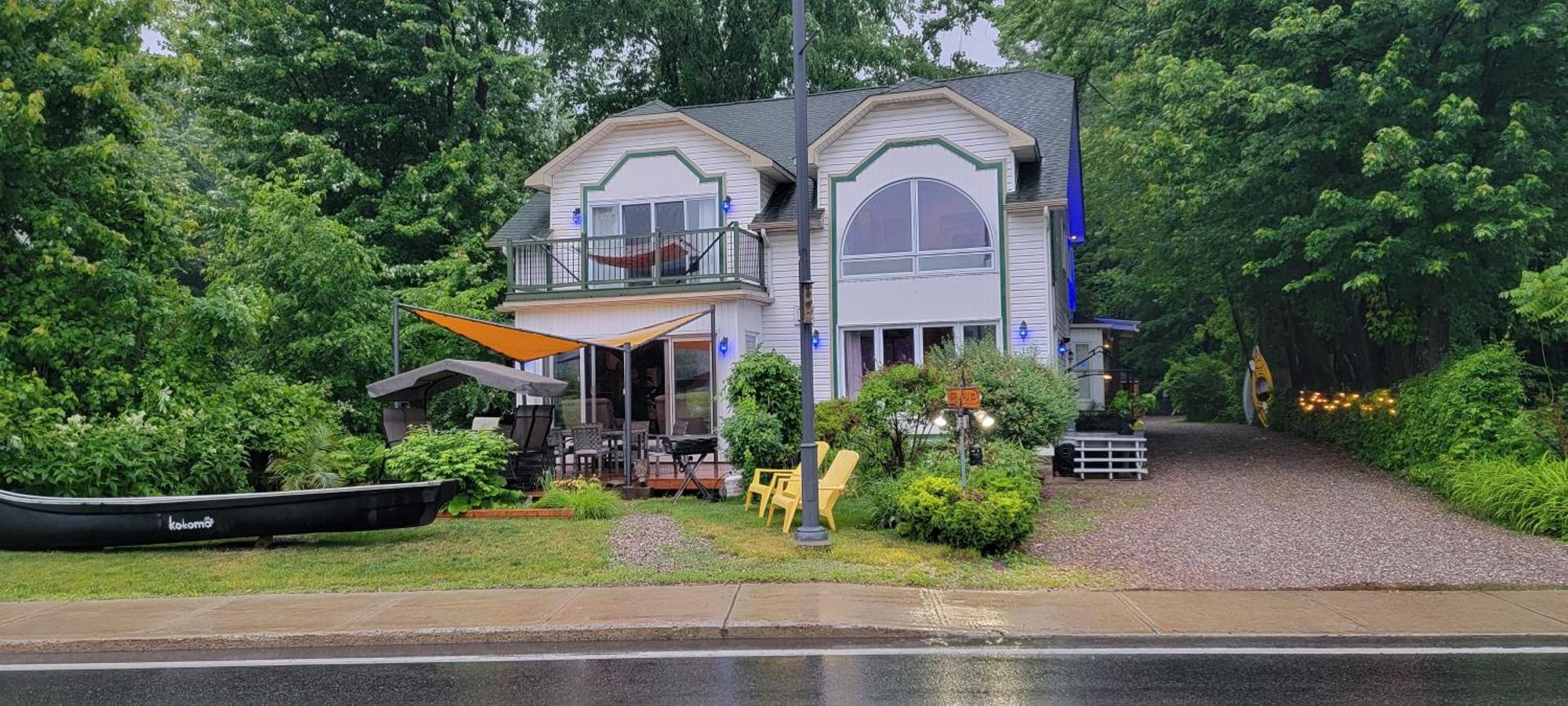 Kokomo Inn Bed And Breakfast Ottawa-Gatineau'S Only Tropical Riverfront B&B On The National Capital Cycling Pathway Route Verte #1 - For Adults Only - Chambre D'Hotes Tropical Aux Berges Des Outaouais Bnb #17542O Buitenkant foto