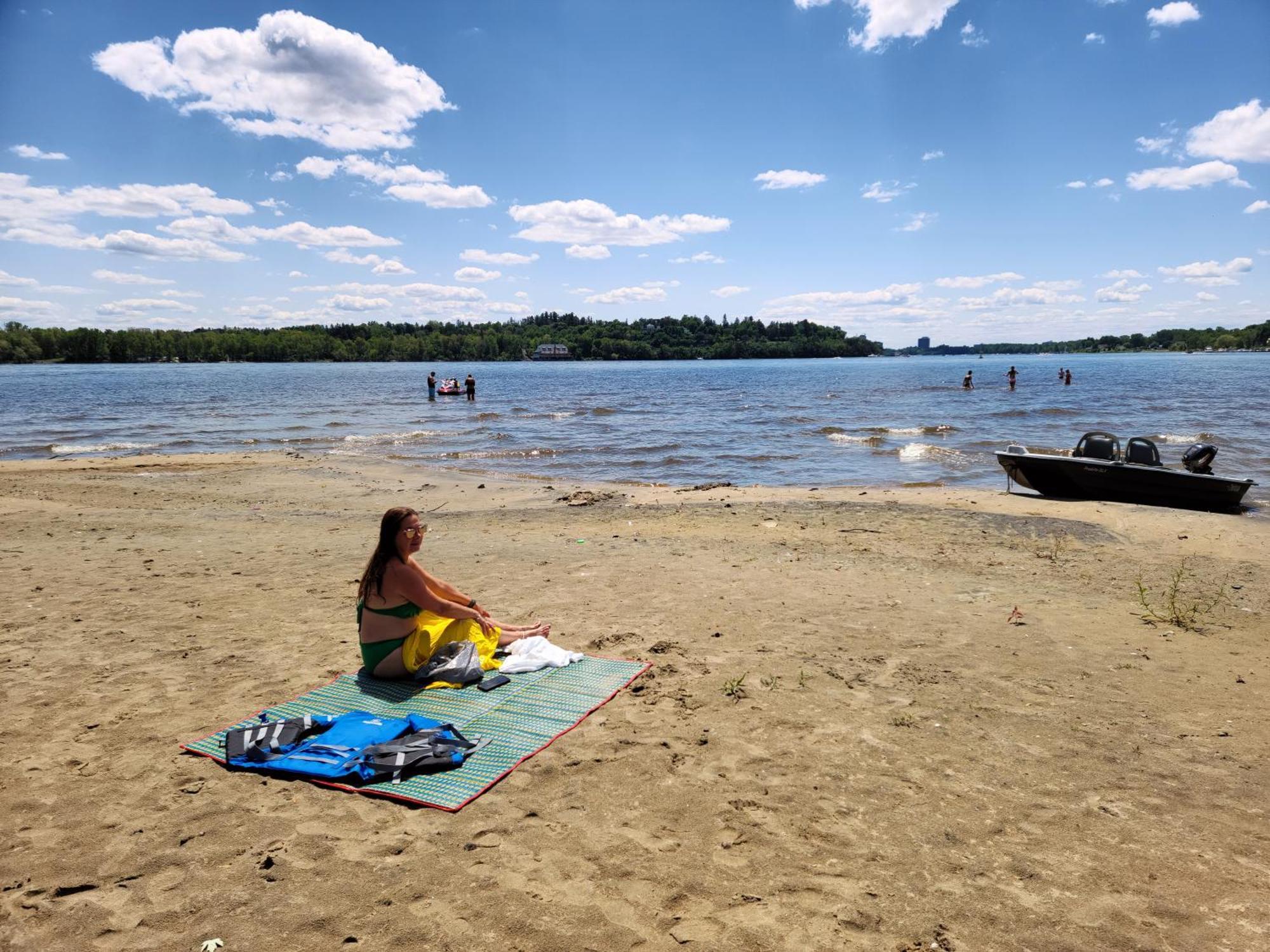 Kokomo Inn Bed And Breakfast Ottawa-Gatineau'S Only Tropical Riverfront B&B On The National Capital Cycling Pathway Route Verte #1 - For Adults Only - Chambre D'Hotes Tropical Aux Berges Des Outaouais Bnb #17542O Buitenkant foto