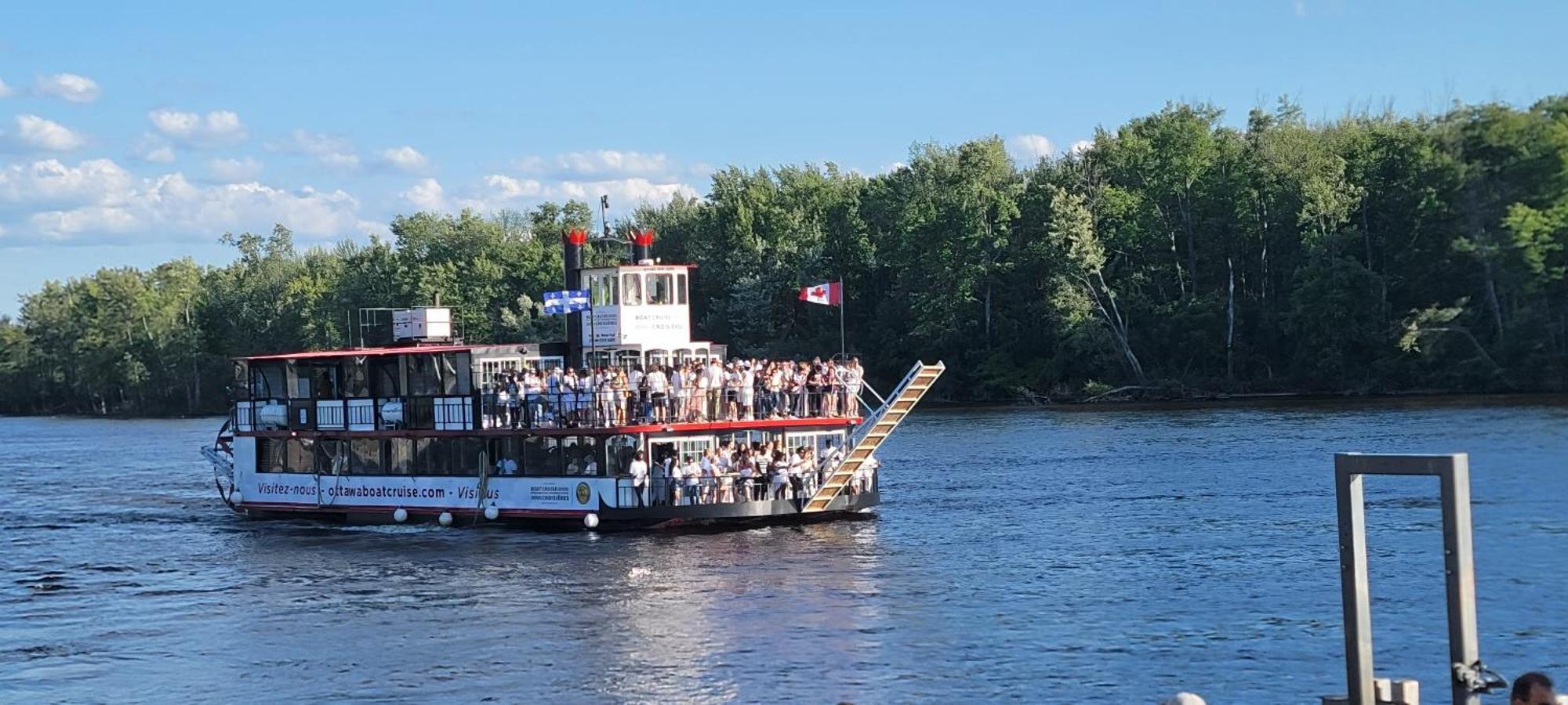 Kokomo Inn Bed And Breakfast Ottawa-Gatineau'S Only Tropical Riverfront B&B On The National Capital Cycling Pathway Route Verte #1 - For Adults Only - Chambre D'Hotes Tropical Aux Berges Des Outaouais Bnb #17542O Buitenkant foto