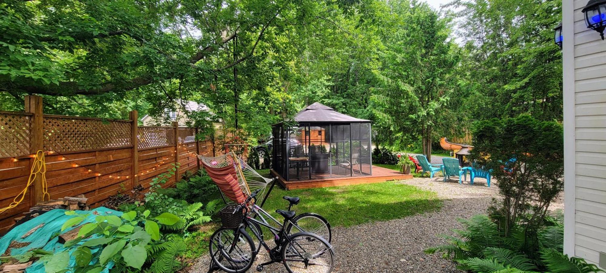 Kokomo Inn Bed And Breakfast Ottawa-Gatineau'S Only Tropical Riverfront B&B On The National Capital Cycling Pathway Route Verte #1 - For Adults Only - Chambre D'Hotes Tropical Aux Berges Des Outaouais Bnb #17542O Buitenkant foto