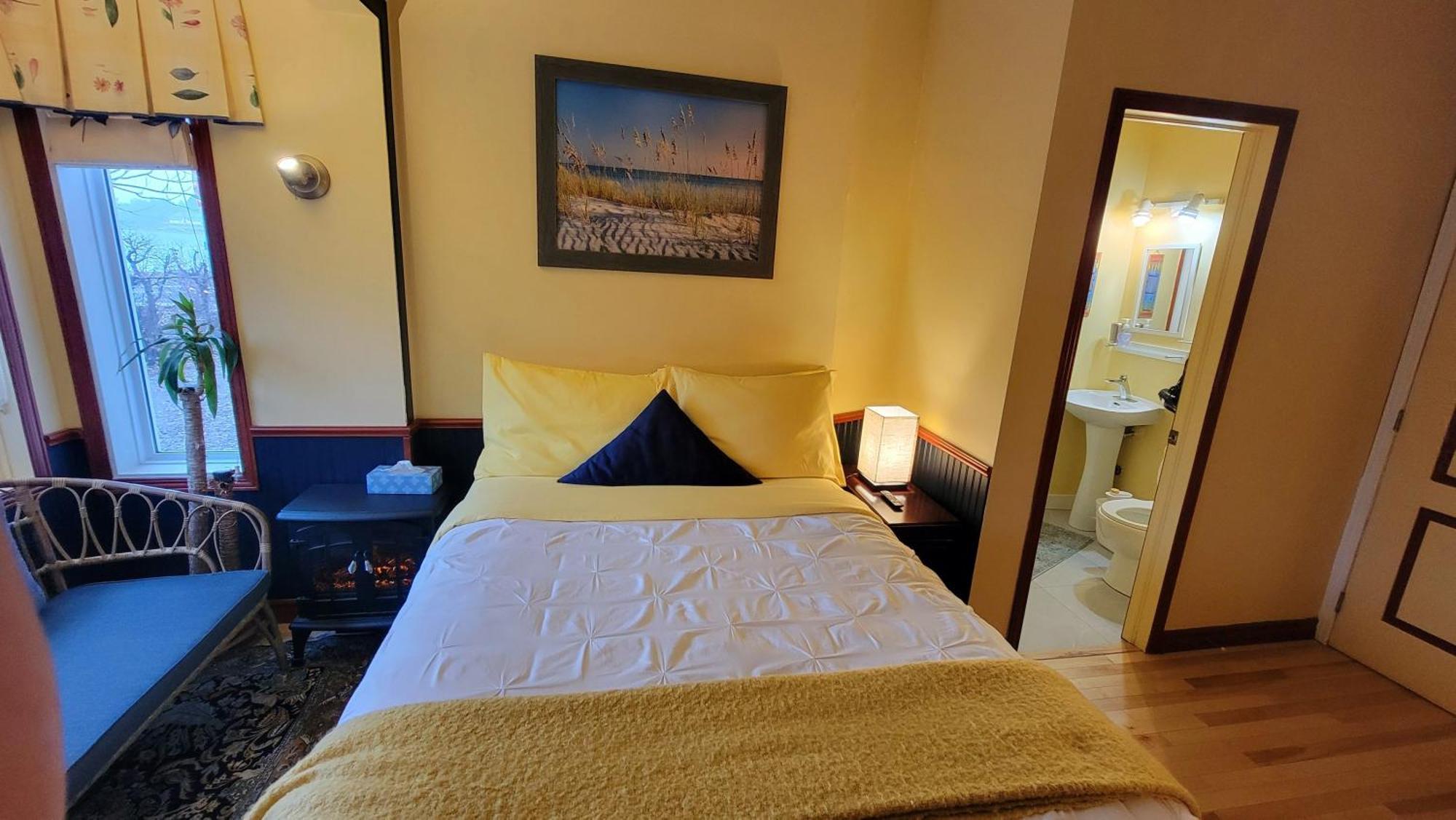 Kokomo Inn Bed And Breakfast Ottawa-Gatineau'S Only Tropical Riverfront B&B On The National Capital Cycling Pathway Route Verte #1 - For Adults Only - Chambre D'Hotes Tropical Aux Berges Des Outaouais Bnb #17542O Kamer foto